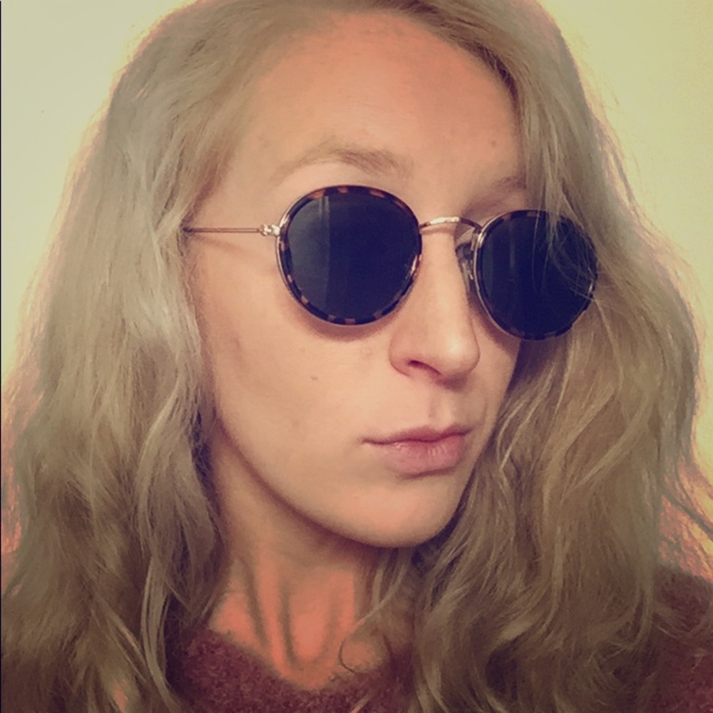 tortoiseshell and gold round sunnies